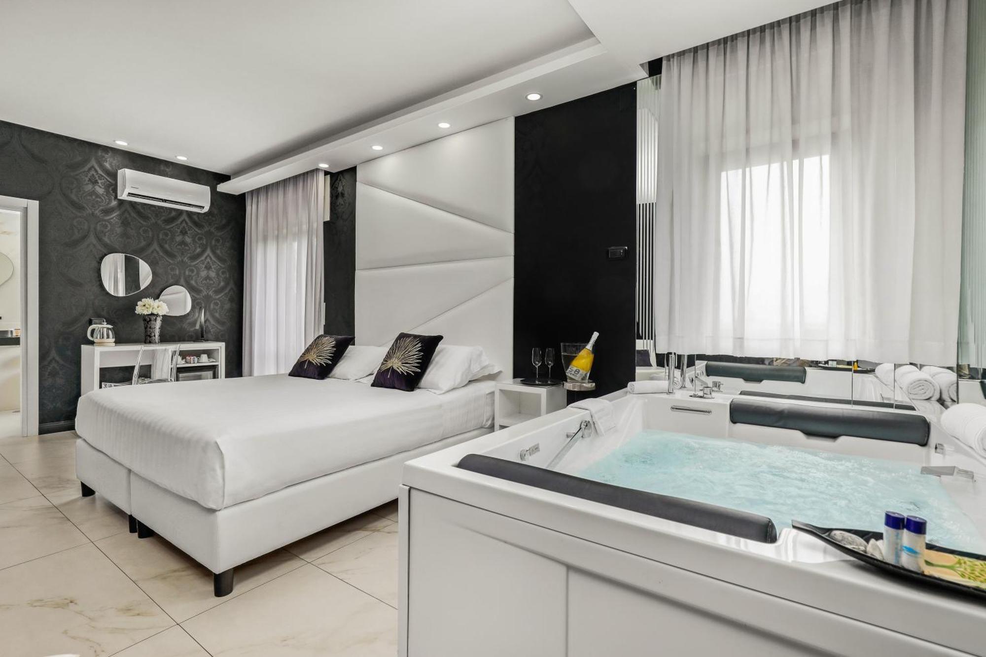Reggia Suite Spa Hotel Caserta Luaran gambar